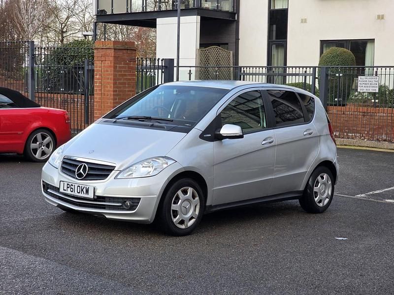 Begagnad Mercedes A160 Classic 95 HK (69 kW) 2012 Silver Halvkombi