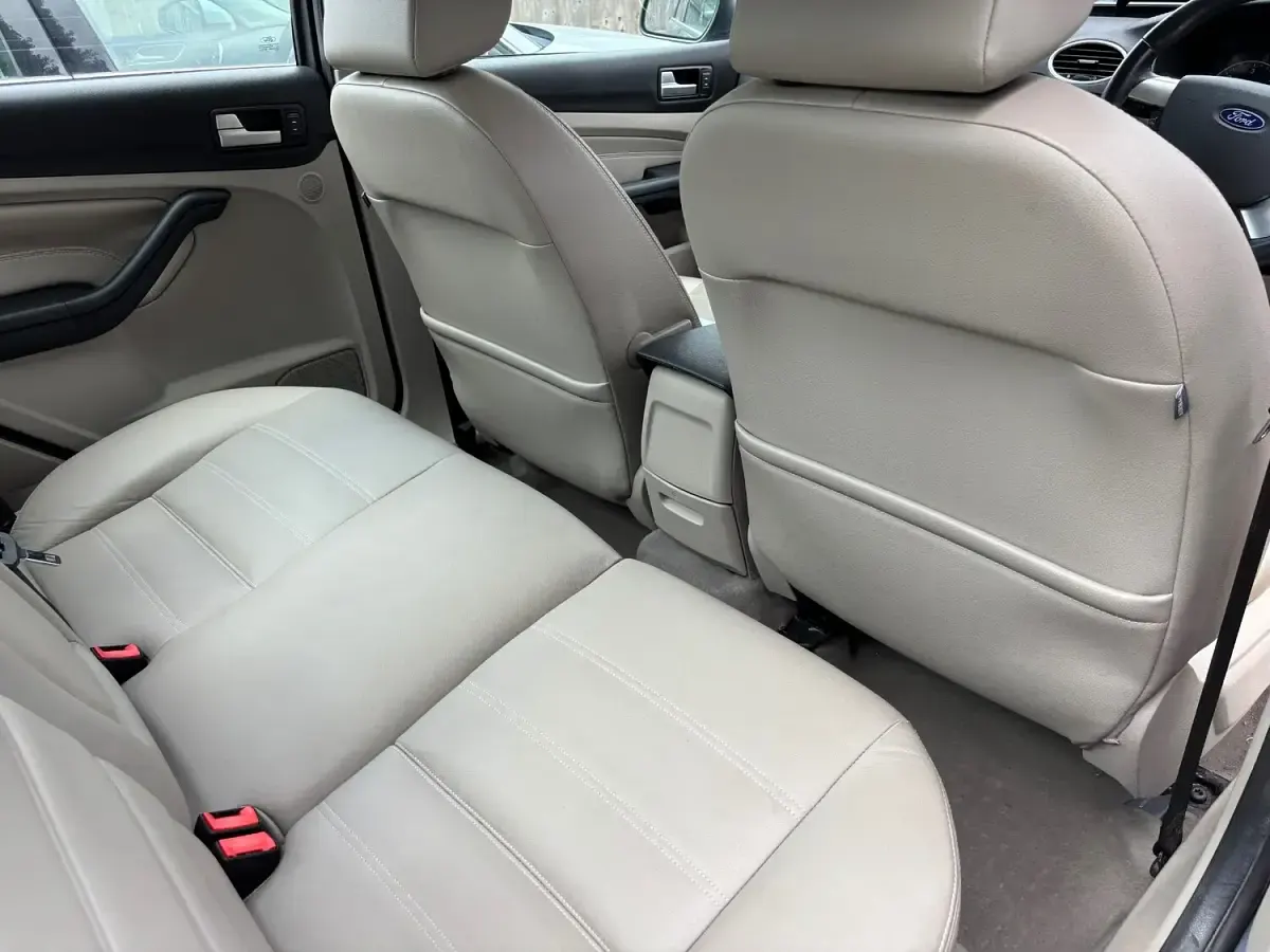 Used Ford Focus Ghia 116 HP (85 kW) 2007 Grey Sedan