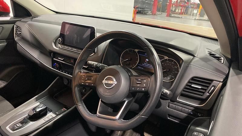 Used Nissan Qashqai Acenta Premium 190 HP (139 kW) 2022 Red SUV