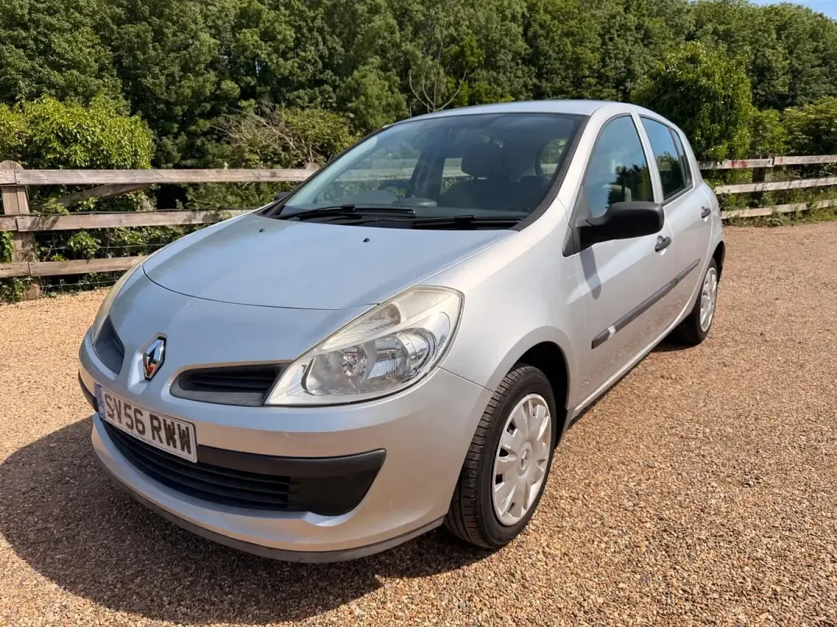Used Renault Clio II Expression 2006 Silver Hatchback