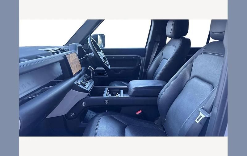 Used Land Rover Defender HSE Dynamic 300 HP (220 kW) 2024 Silver SUV