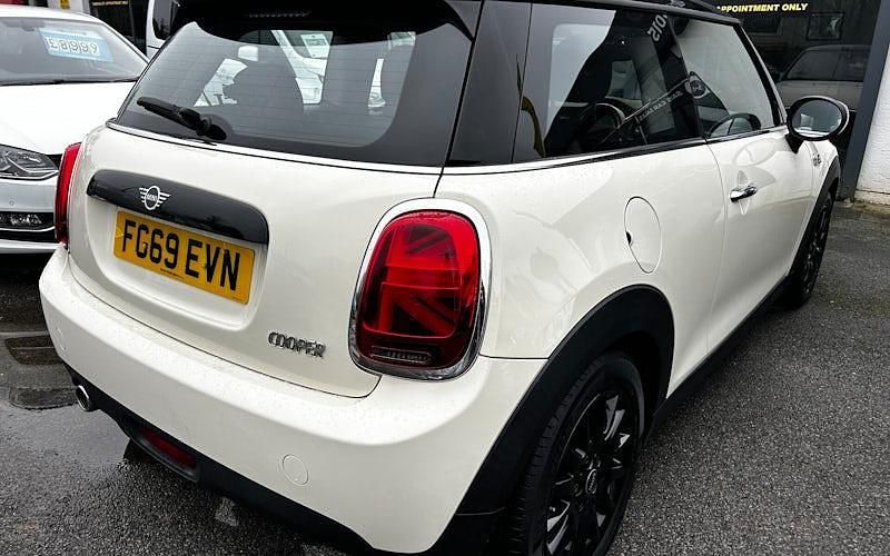 Begagnad Mini Cooper Classic 136 HK (100 kW) 2021 Halvkombi