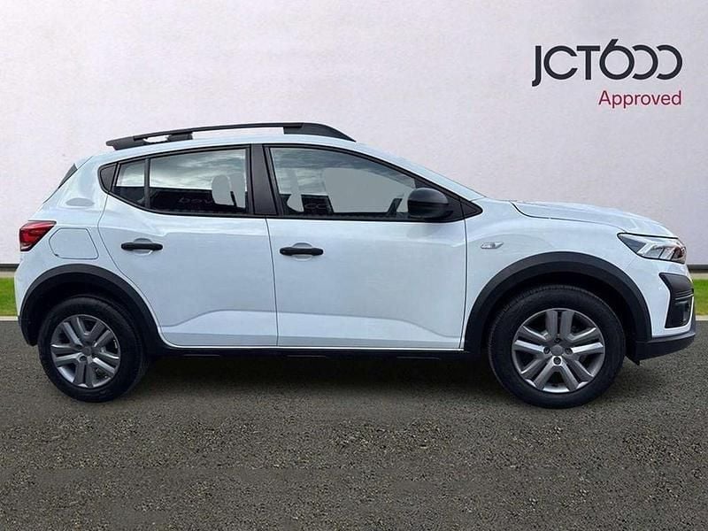 Used Dacia Sandero Essentiel 90 HP (66 kW) 2023 White SUV