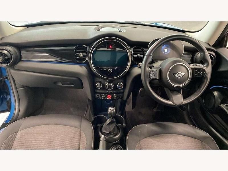 Begagnad Mini Cooper Classic 136 HK (100 kW) 2022 Blå Halvkombi