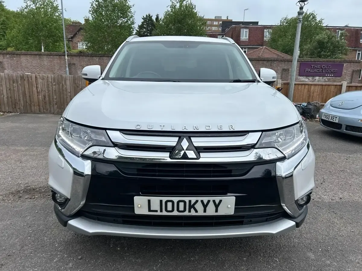 Used Mitsubishi Outlander 150 HP (110 kW) 2018 White SUV