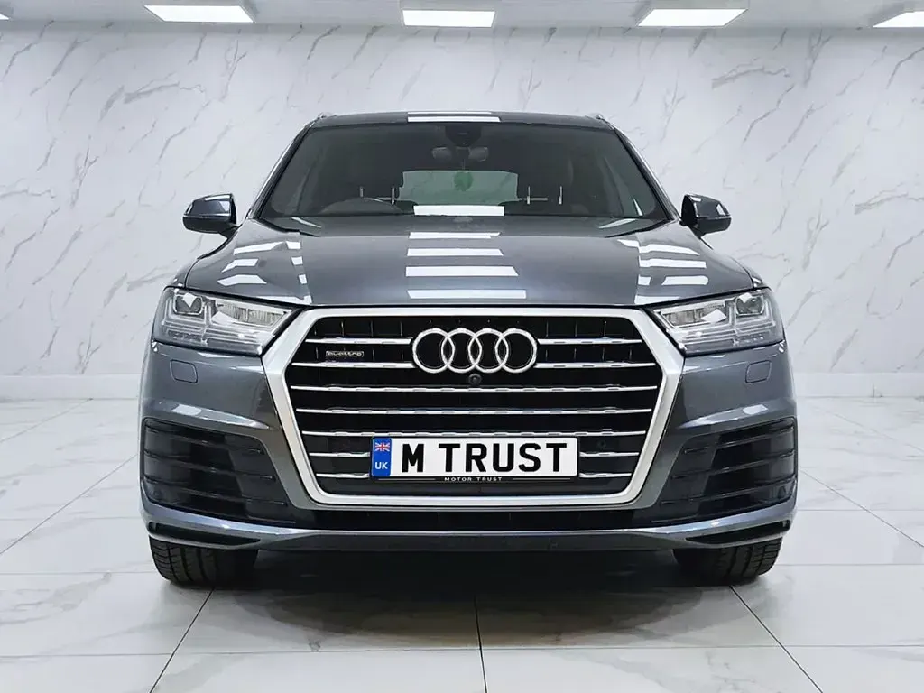 Używany Audi Q7 S-Line 286 KM (210 kW) 2019 Szary SUV