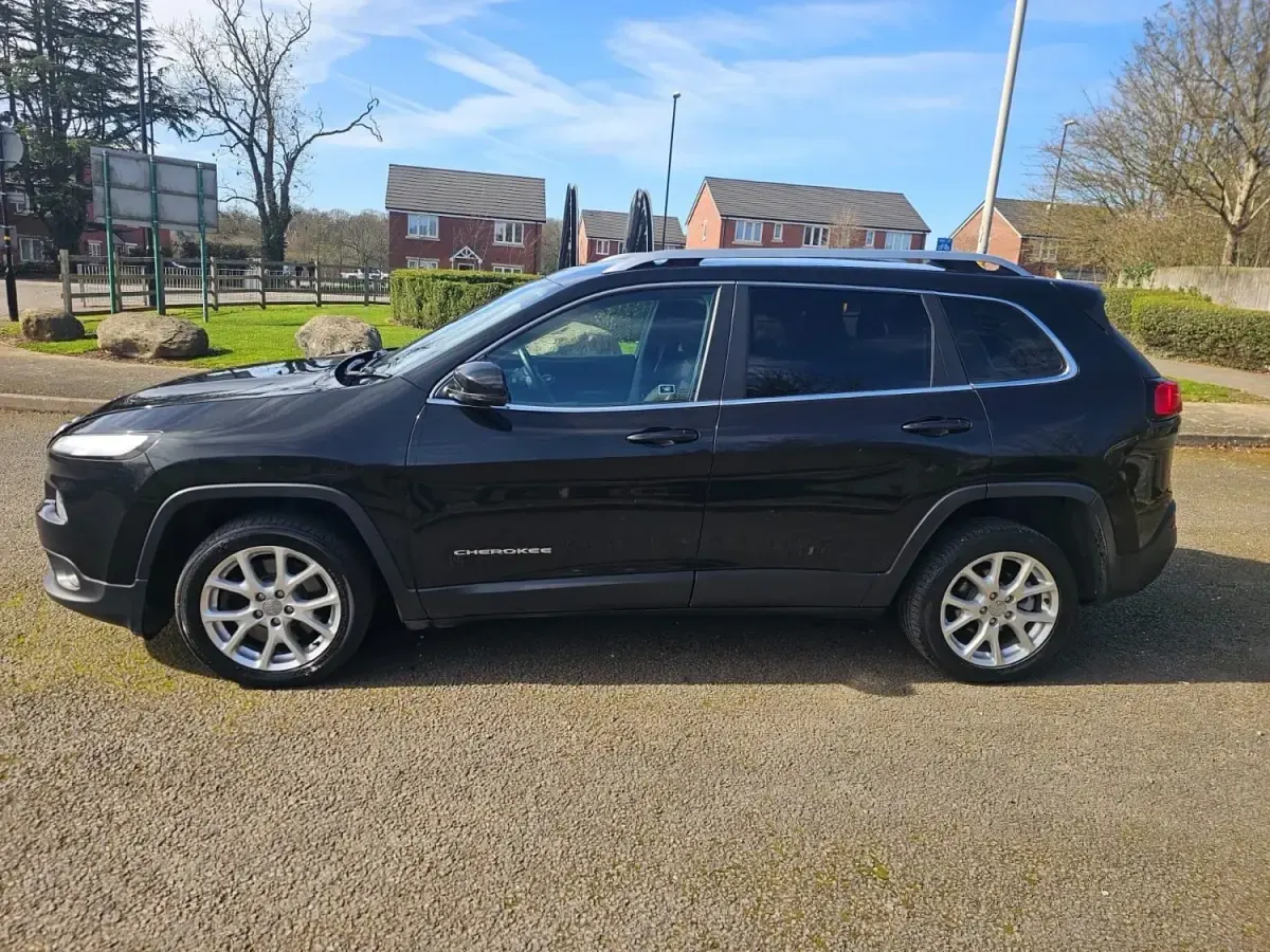 Begagnad Jeep Cherokee Longitude 140 HK (102 kW) 2015 Svart SUV