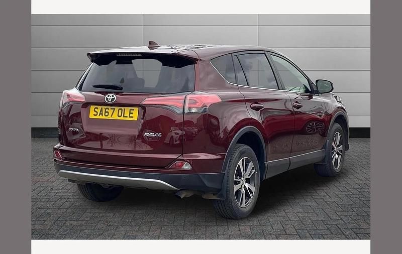 Used Toyota RAV4 Business Edition 143 HP (105 kW) 2017 Red SUV