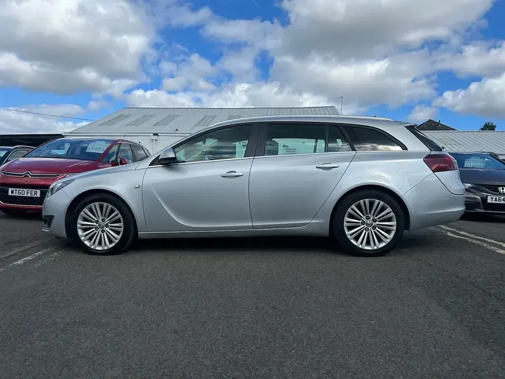 Used Vauxhall Insignia Design Edition 161 HP (118 kW) 2015 Silver Estate