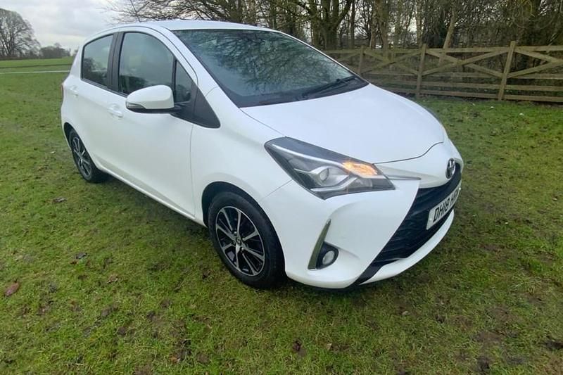 Used Toyota Yaris 111 HP (81 kW) 2018 White Hatchback