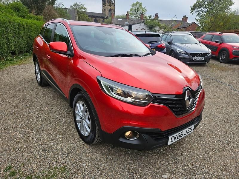 Flame red pearl Used 2016 Renault Kadjar Dynamique SUV | £5,495 (Fair price) - Image 1/4