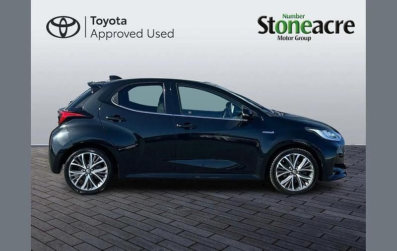Used Toyota Yaris Hybrid 116 HP (85 kW) 2021 Black Hatchback