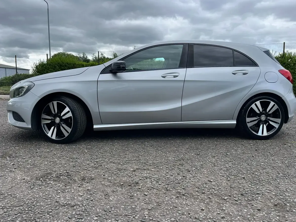 Used Mercedes A180 120 HP (88 kW) 2014 Silver Hatchback