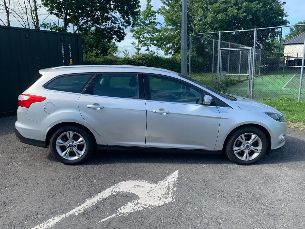 Used Ford Focus Zetec 125 HP (91 kW) 2013 Silver Estate