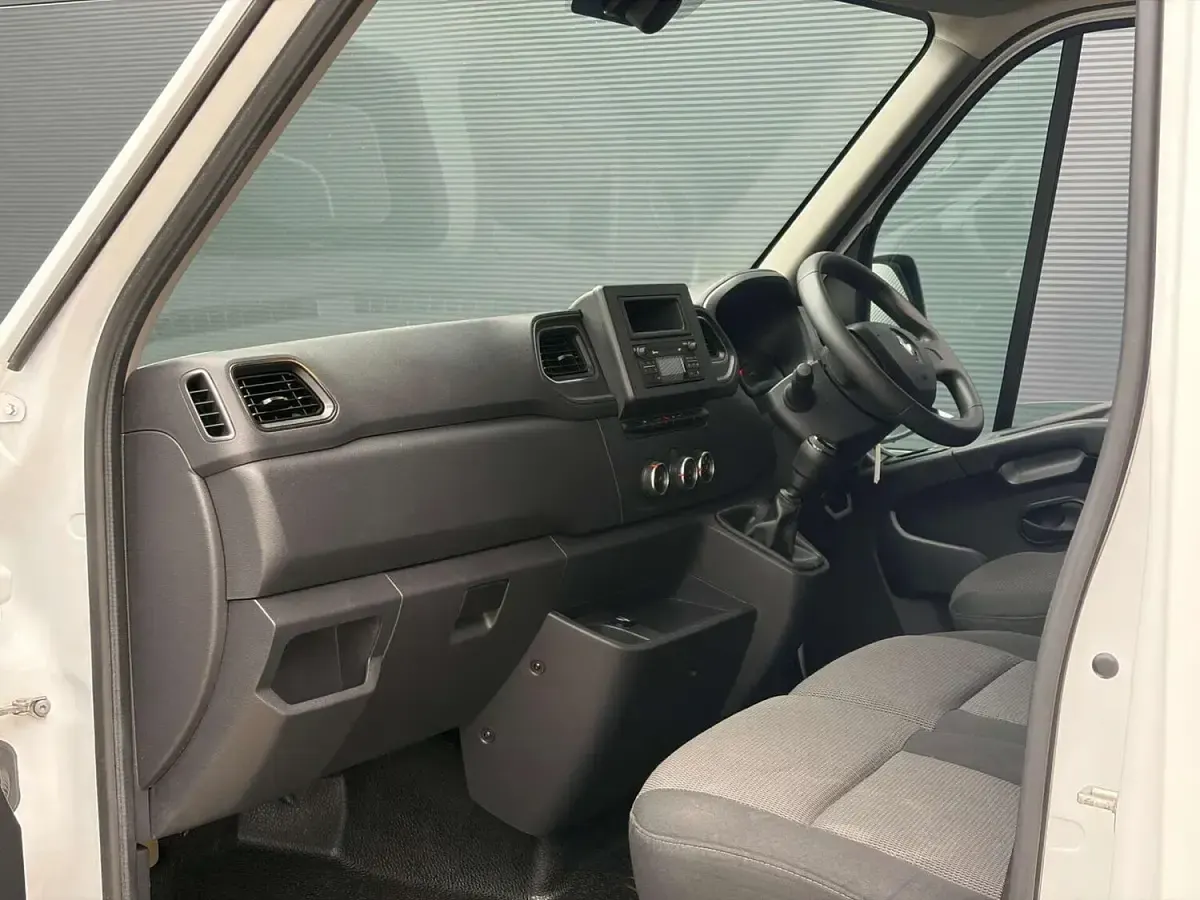 Used Renault Master Business 2023 White MPV