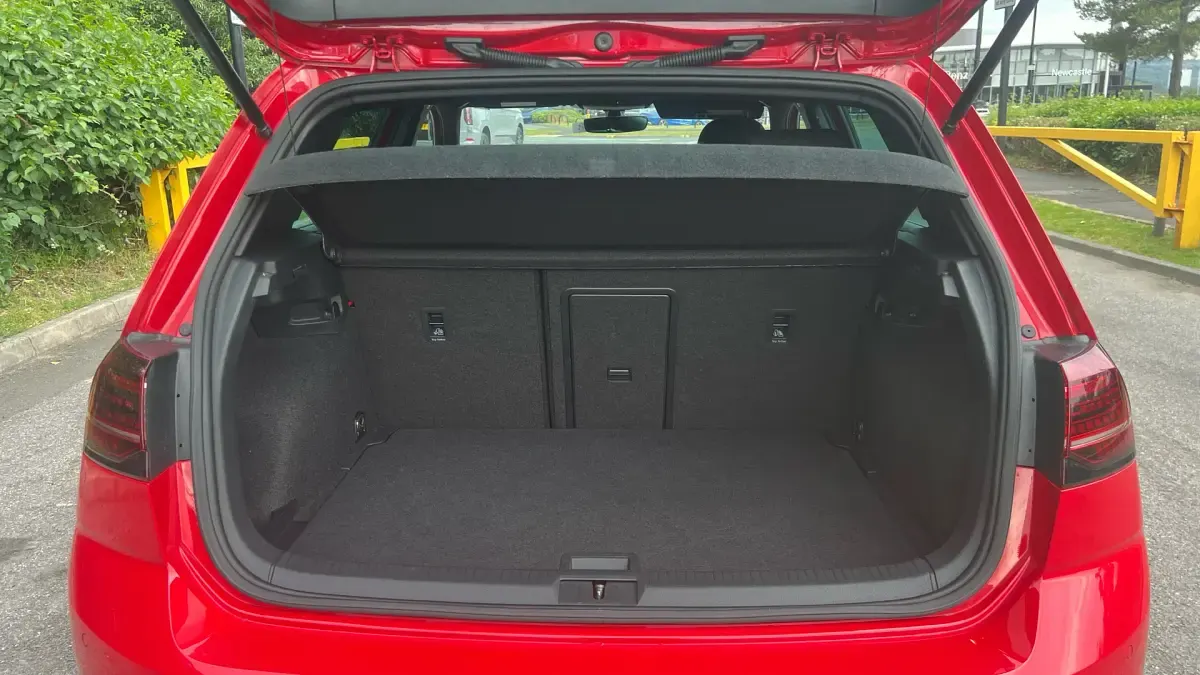 Used VW Golf VII R 300 HP (220 kW) 2019 Red Hatchback