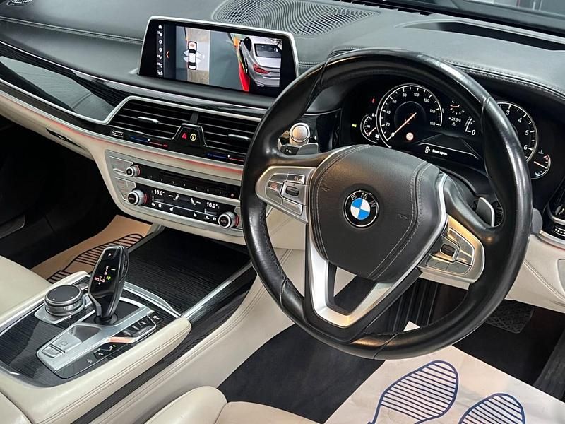 Usado BMW 750 M Sport 450 CV (330 kW) 2017 Negro Berlina