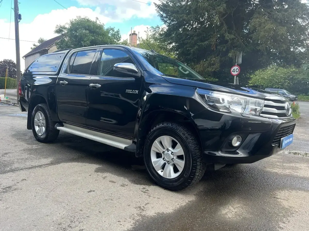 Used Toyota HiLux 150 HP (110 kW) 2019 Black Pickup