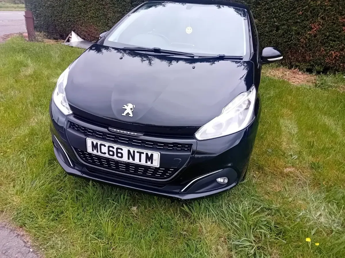 Used Peugeot 208 2017 Black Hatchback