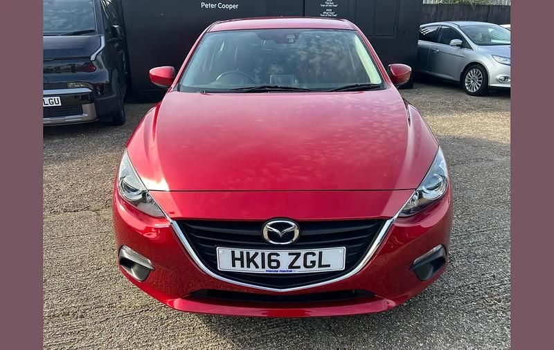 Used Mazda 3 117 HP (86 kW) 2016 Red Hatchback