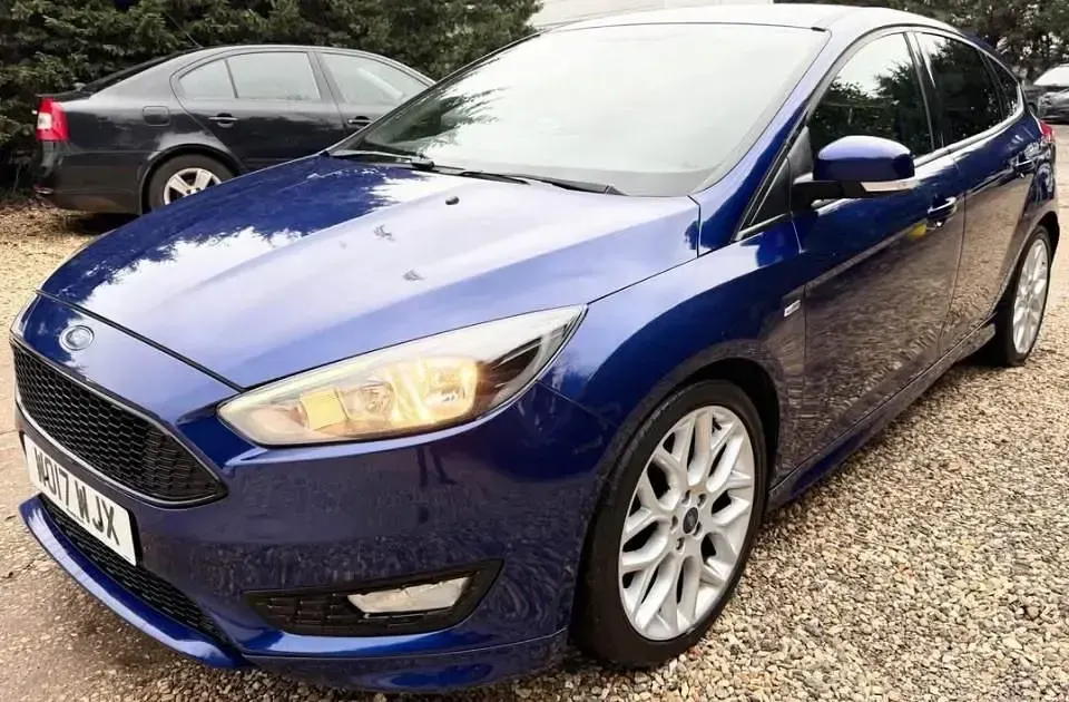 Usado Ford Focus ST-Line 120 HP (88 kW) 2017 Azul Citadino
