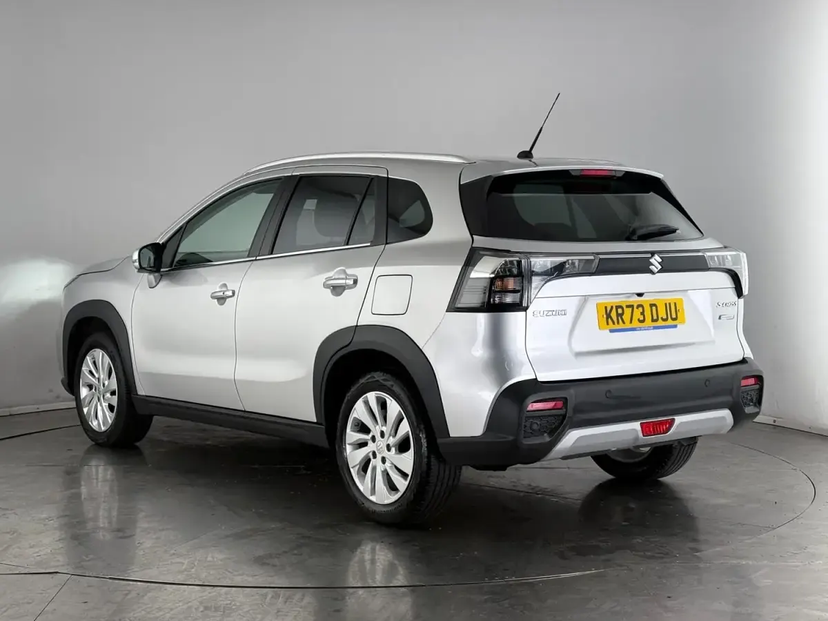Usado Suzuki SX4 S-Cross 2023 Plateado SUV