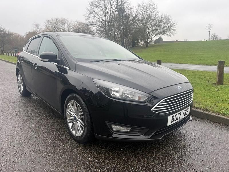 Used Ford Focus Zetec 125 HP (91 kW) 2017 Black Hatchback