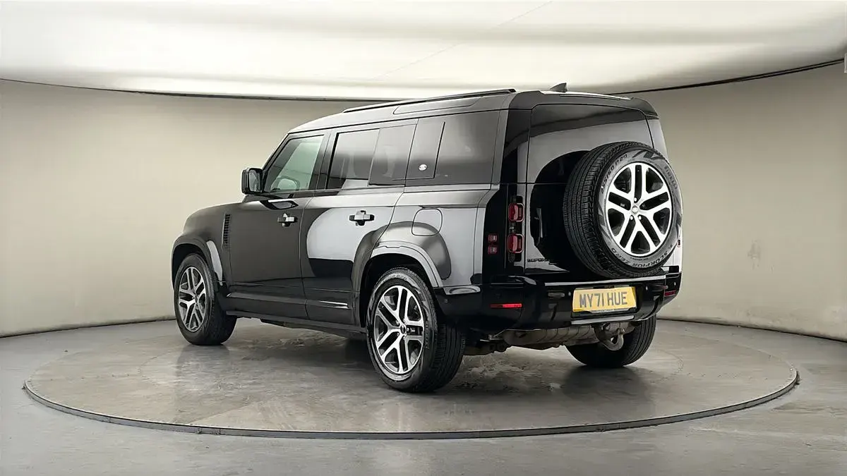 Used Land Rover Defender HSE Dynamic 2021 Santorini black SUV