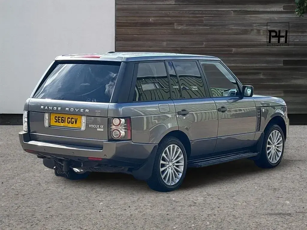 Begagnad Land Rover Range Rover Vogue SE 313 HK (230 kW) 2011 Grå SUV