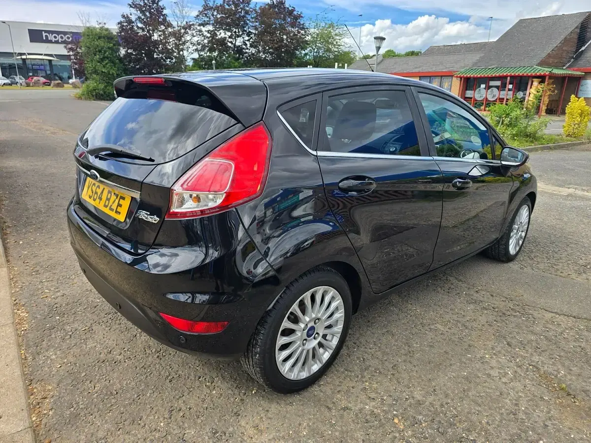 Used Ford Fiesta Titanium 125 HP (91 kW) 2014 Black Hatchback