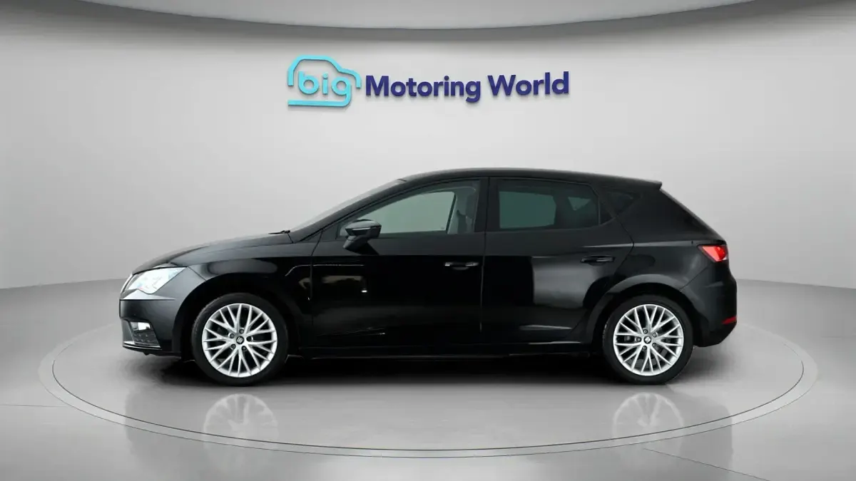 Used Seat Leon SE Dynamic 129 HP (94 kW) 2020 Black Hatchback