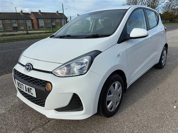 White Used 2017 Hyundai i10 SE Hatchback | £4,995 (Fair price) - Image 1/4