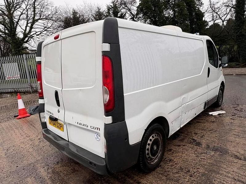 Second-hand Vauxhall Vivaro 115 CP (84 kW) 2014 Alb Monovolum