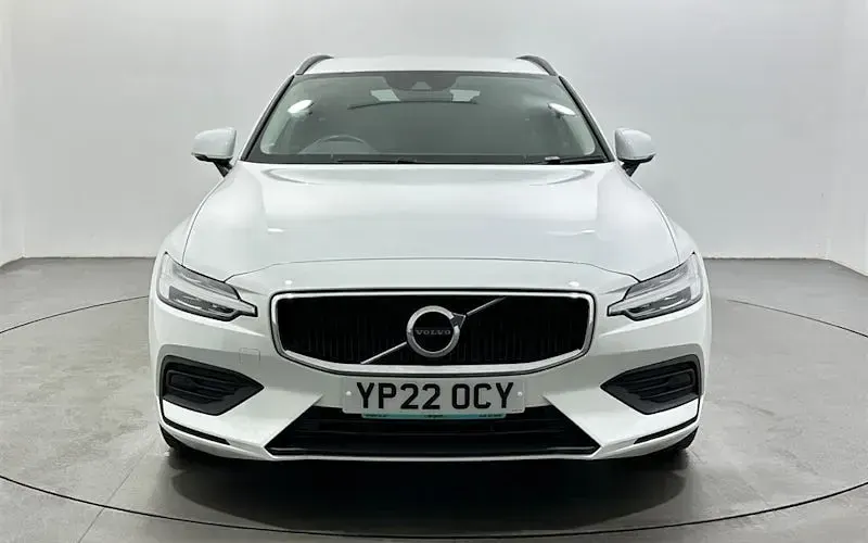 Used Volvo V60 Momentum 197 HP (144 kW) 2021 White Estate