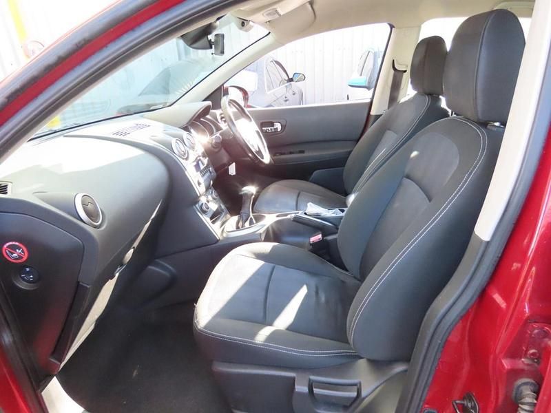 Used Nissan Qashqai Acenta 117 HP (86 kW) 2011 Red SUV