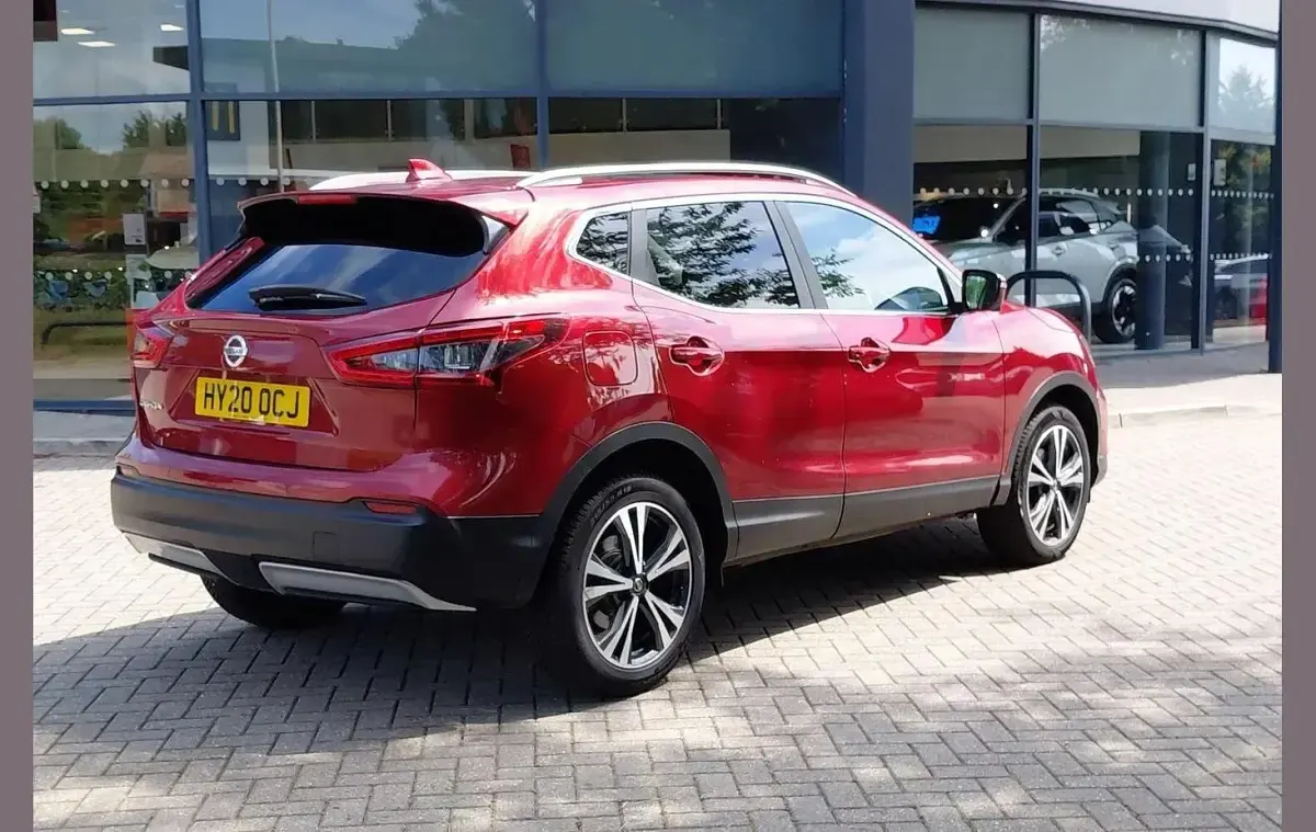 Used Nissan Qashqai N-Connecta 138 HP (101 kW) 2020 Red SUV