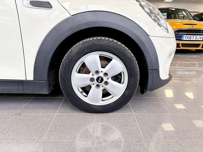 Used Mini ONE Hatch 102 HP (75 kW) 2015 White Hatchback