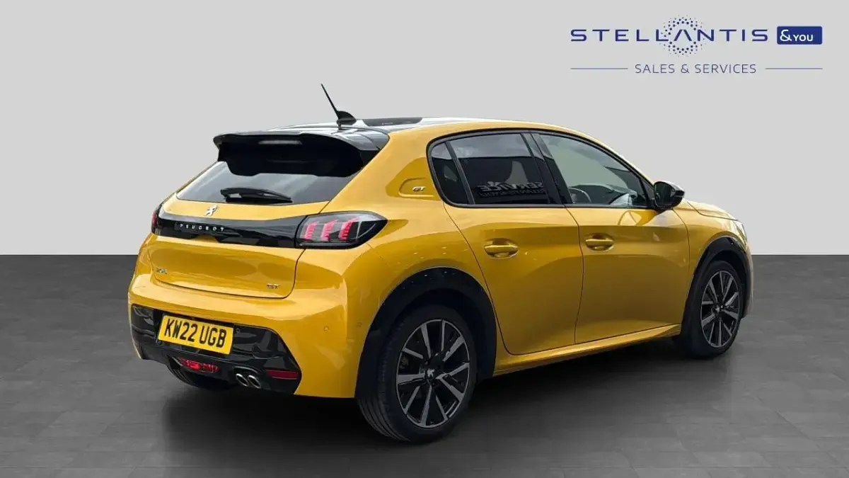 Used Peugeot 208 Premium 129 HP (94 kW) 2022 Yellow Hatchback