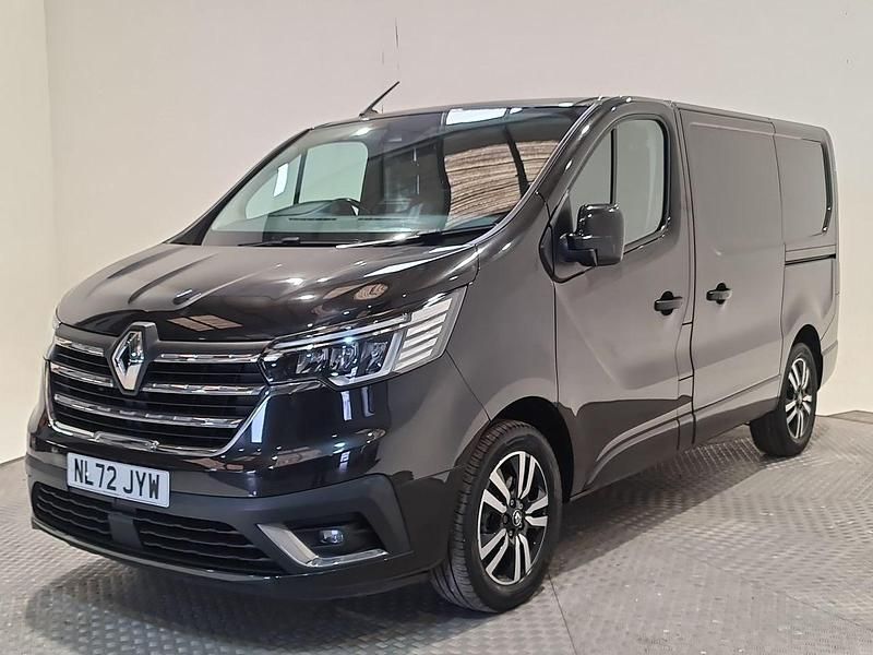 Begagnad Renault Trafic 150 HK (110 kW) 2022 Svart