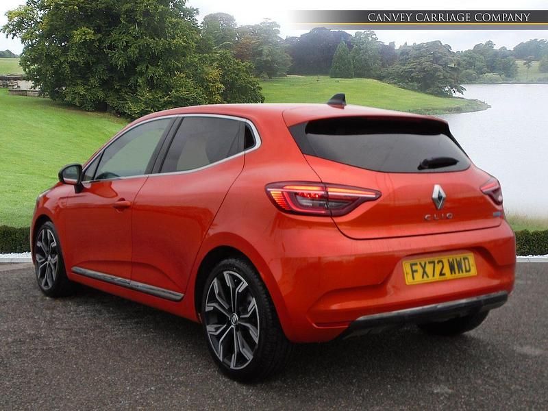 Used Renault Clio V Techno 145 HP (106 kW) 2022 Orange Hatchback