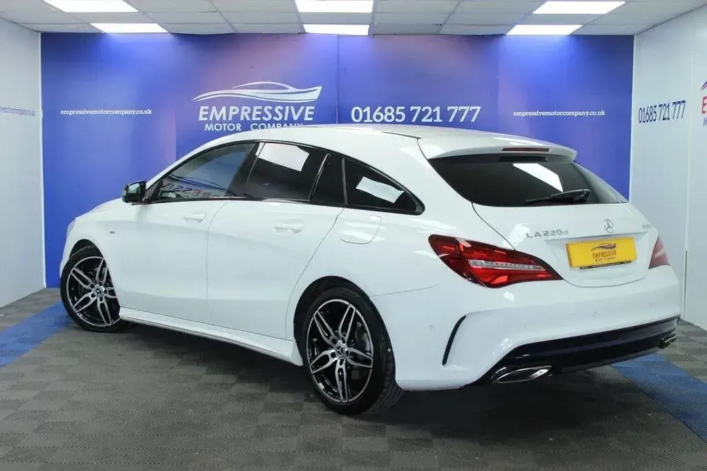 Used Mercedes CLA220 Shooting Brake AMG line 177 HP (130 kW) 2019 White Estate