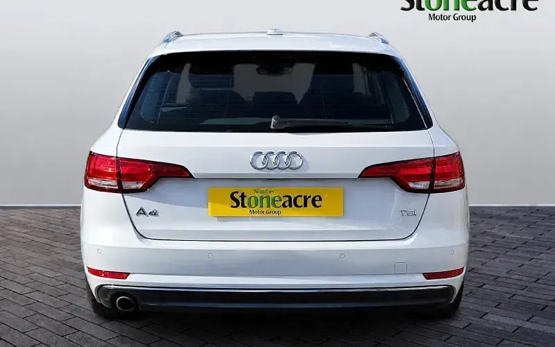 Used Audi A4 150 HP (110 kW) 2016 White Estate