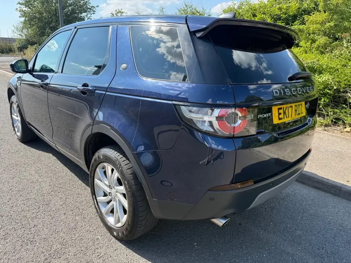 Used Land Rover Discovery 5 SE 2017 Loire blue SUV