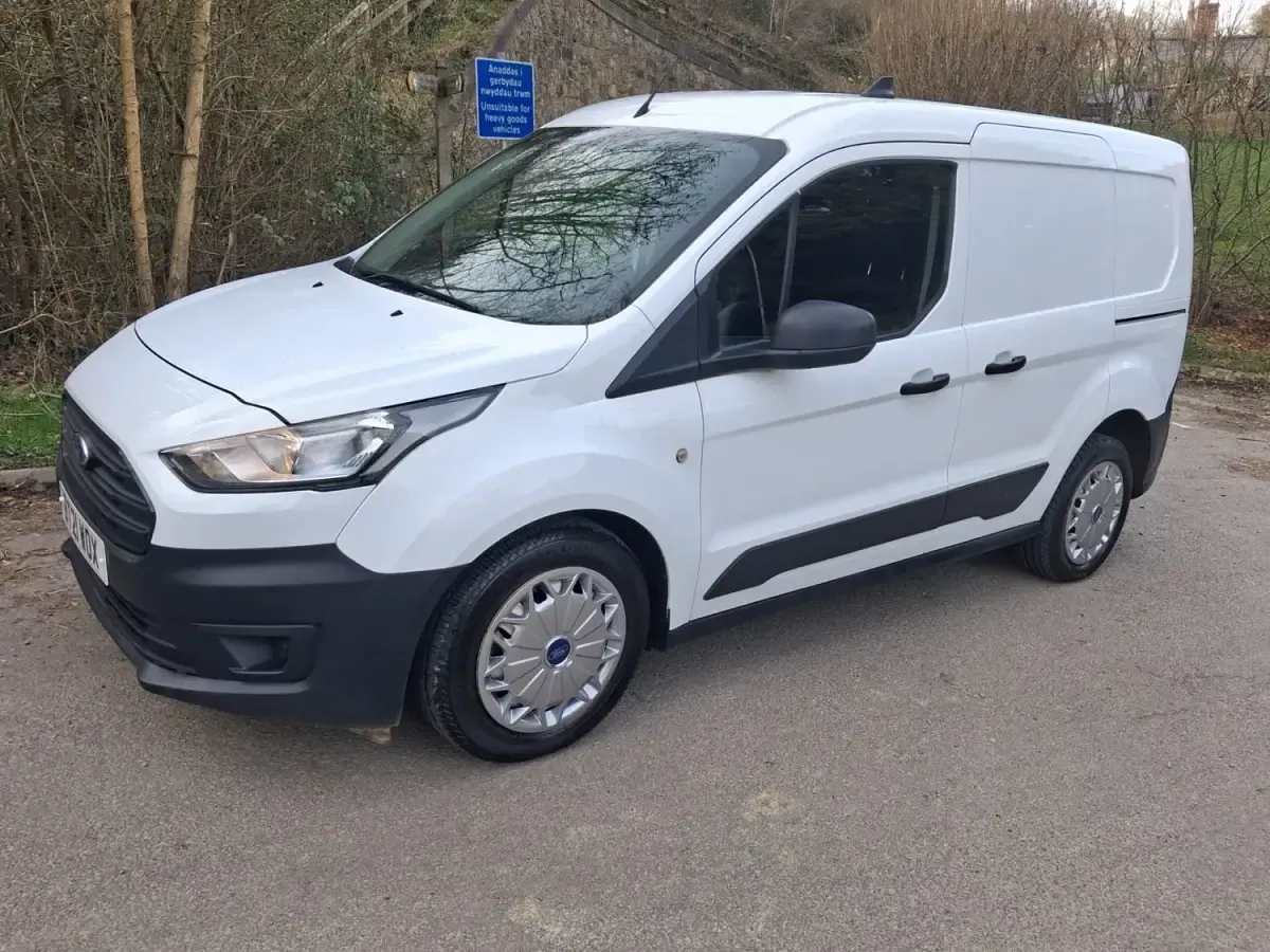 Käytetty Ford Transit Connect 100 HP (73 kW) 2021 Valkoinen Tila-auto