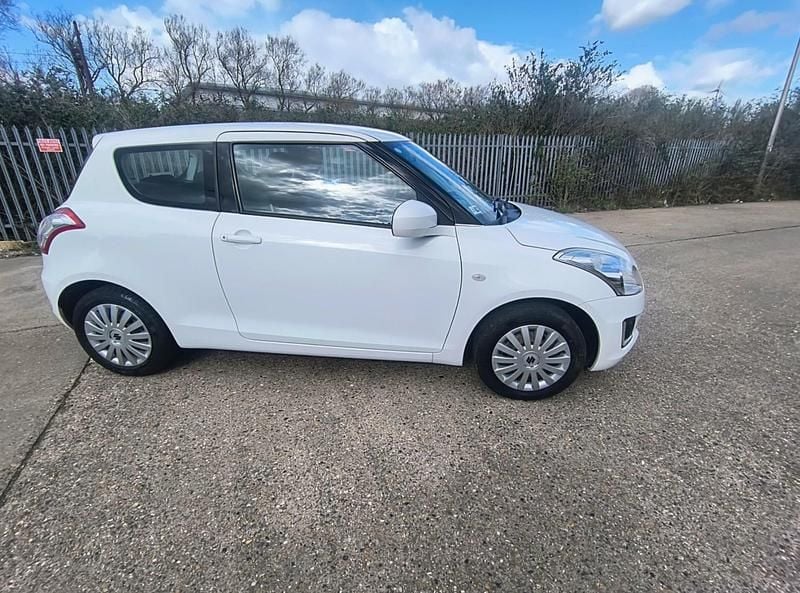 Used Suzuki Swift 2015 White Hatchback