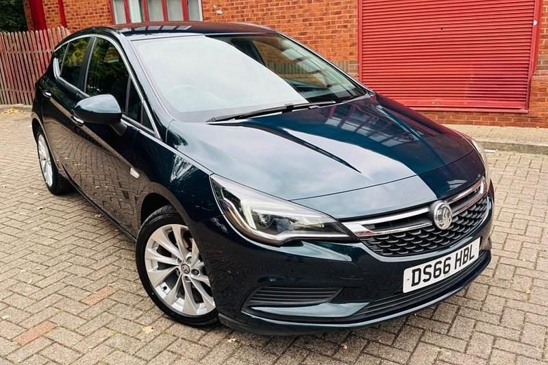 Green Used 2016 Vauxhall Astra Design Edition Hatchback | £3,790 (Fair price) - Image 1/1