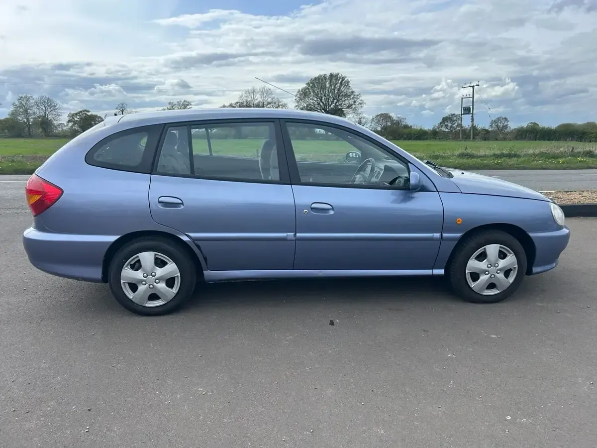 Used Kia Rio LX 82 HP (60 kW) 2002 Blue Hatchback