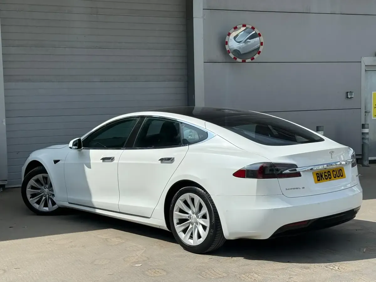 Used Tesla Model S 241 kW (328 HP) 2018 White Hatchback