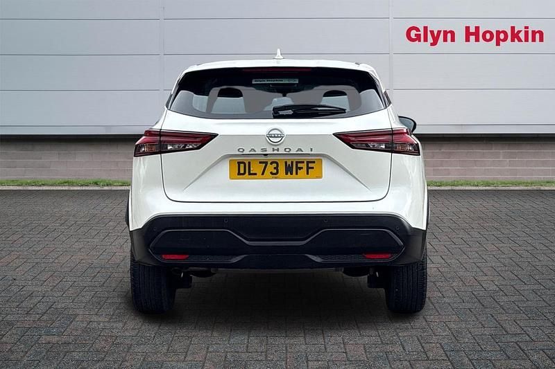 Used Nissan Qashqai Acenta Premium 2023 White SUV