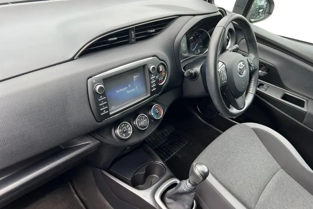 Used Toyota Yaris 111 HP (81 kW) 2020 Pure white Hatchback
